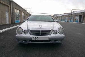 Mercedes E 240 