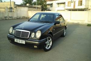 Mercedes E 240 