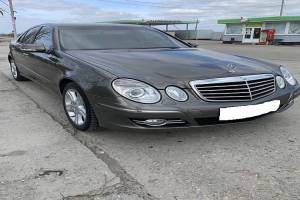 Mercedes E 220 